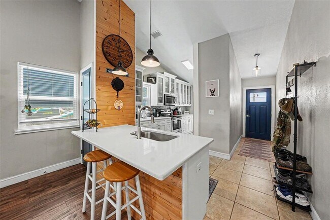 Building Photo - 6209 Interbay Blvd