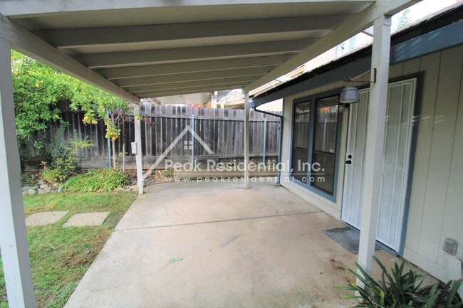 Building Photo - Wonderful Orangevale 4bd/2ba Home with 2 Car Garage!