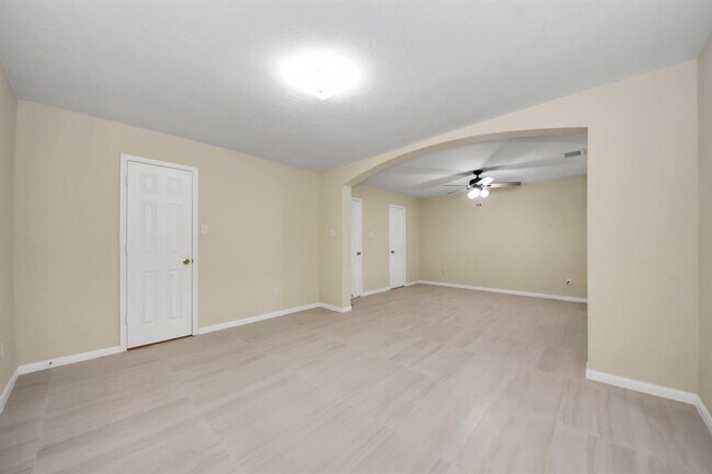 Building Photo - 10214 White Oak Trail Ln