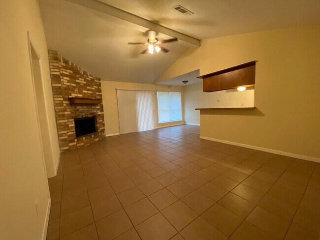 Building Photo - Charming 3 bed/2 bath home for rent in the Old River Manor subdivision in Channelview,