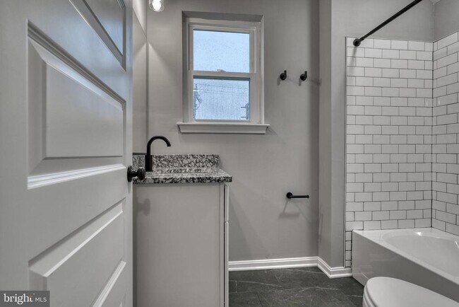 Building Photo - 6722 Brentwood Ave