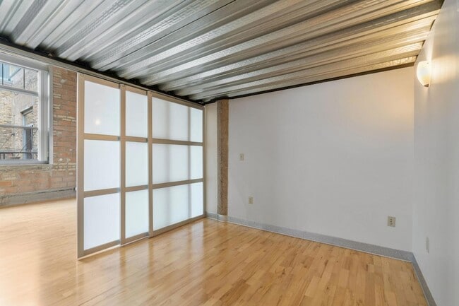 Building Photo - 521 S 7th St