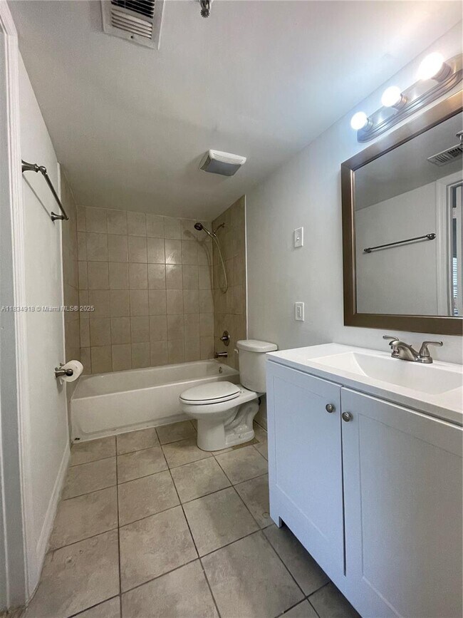 Building Photo - 10641 SW 108th Ave