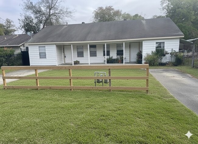 Primary Photo - 2619 Oleander Dr