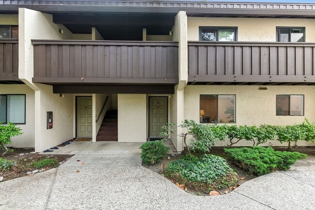 Building Photo - Beautifully Remodeled One-Bedroom Condo