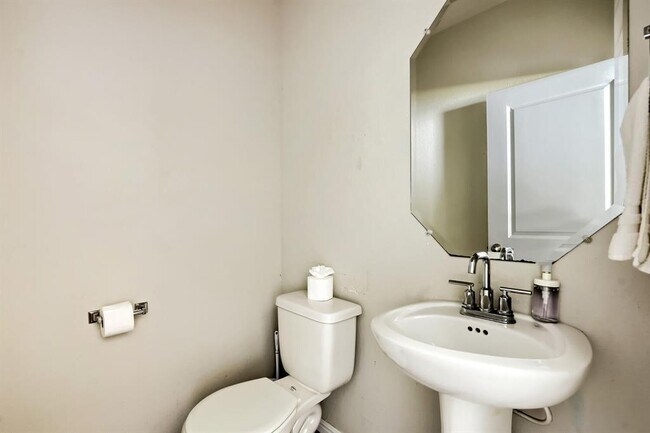 Building Photo - 5547 Bellissima Way
