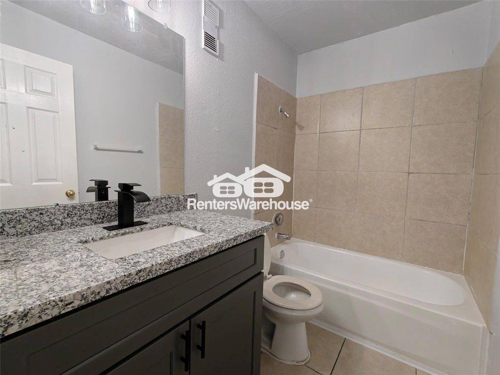 Building Photo - 8034 Antoine Dr