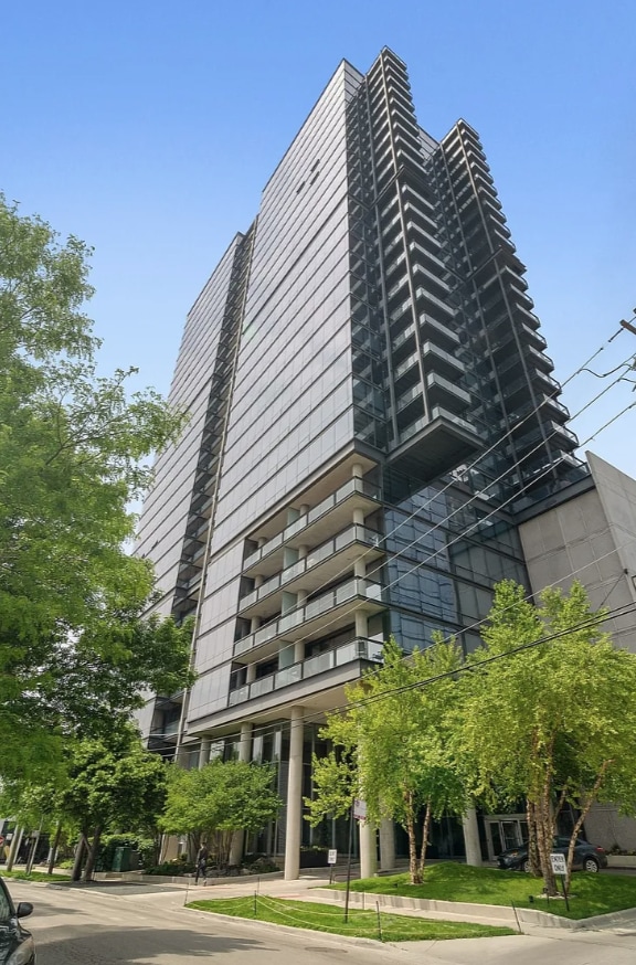 Building Photo - 860 W Blackhawk St