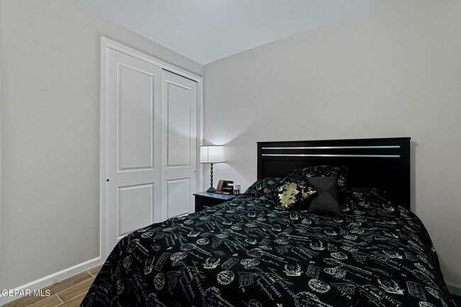 Building Photo - 276 Hunstanton St