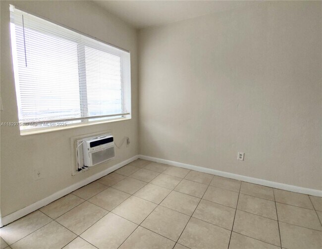 Building Photo - 1565 SW 6th St