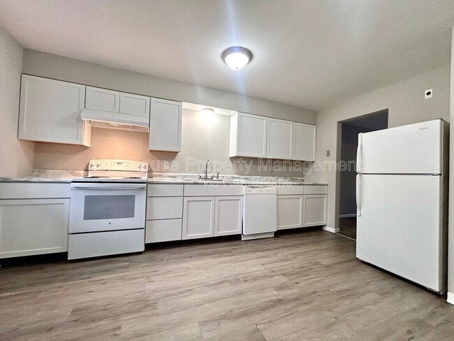 Building Photo - 2235 29th St SW