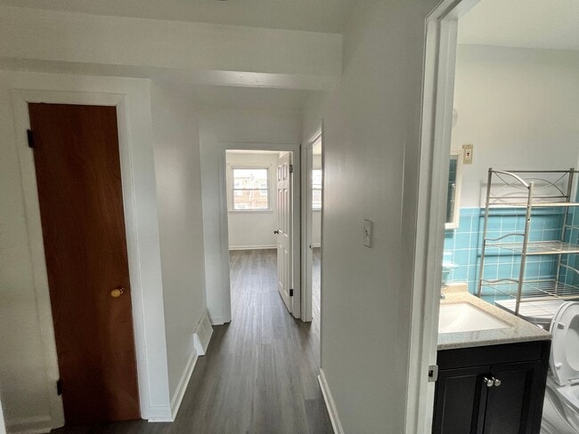 Building Photo - 3 bedroom 1 bath house