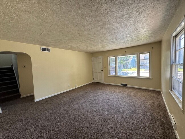 Building Photo - 1127 Lodge Ave