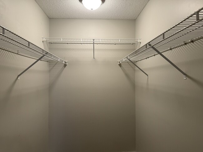 Building Photo - 862 Lyndsi Ln