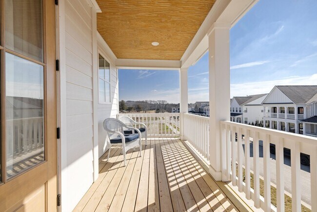 Building Photo - Now available in the highly desirable Lockwood Glen community in Franklin