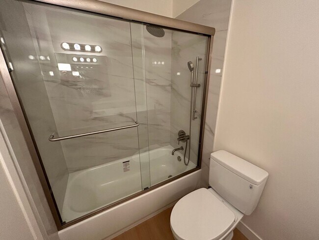 Building Photo - Beautifully Renovated 4 Bedroom 2 Bath Sin...