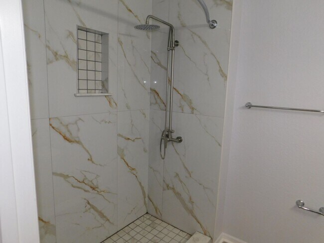 Building Photo - Renovated Ground Floor 2 Bed 2 Bath Condo. New Floors Throughout