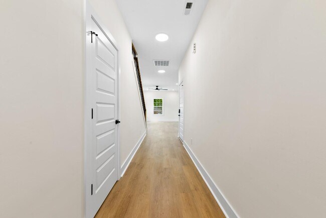 Building Photo - 3420 Tappan Pl