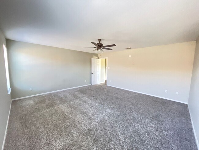 Building Photo - 360 Virtual Tour Available