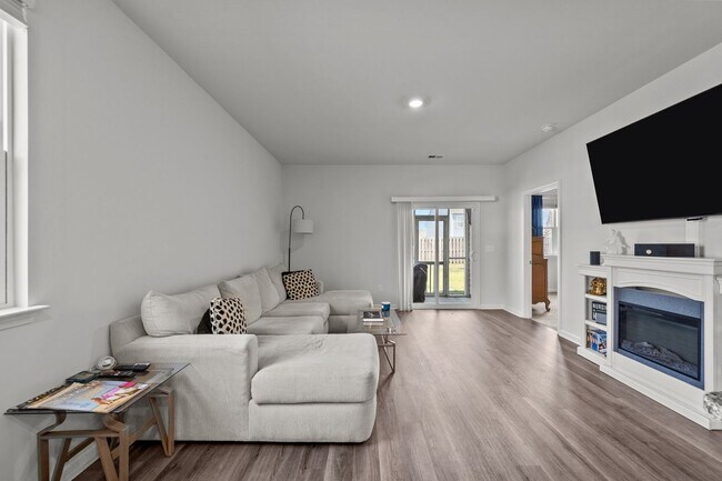 Building Photo - Home in Surf City