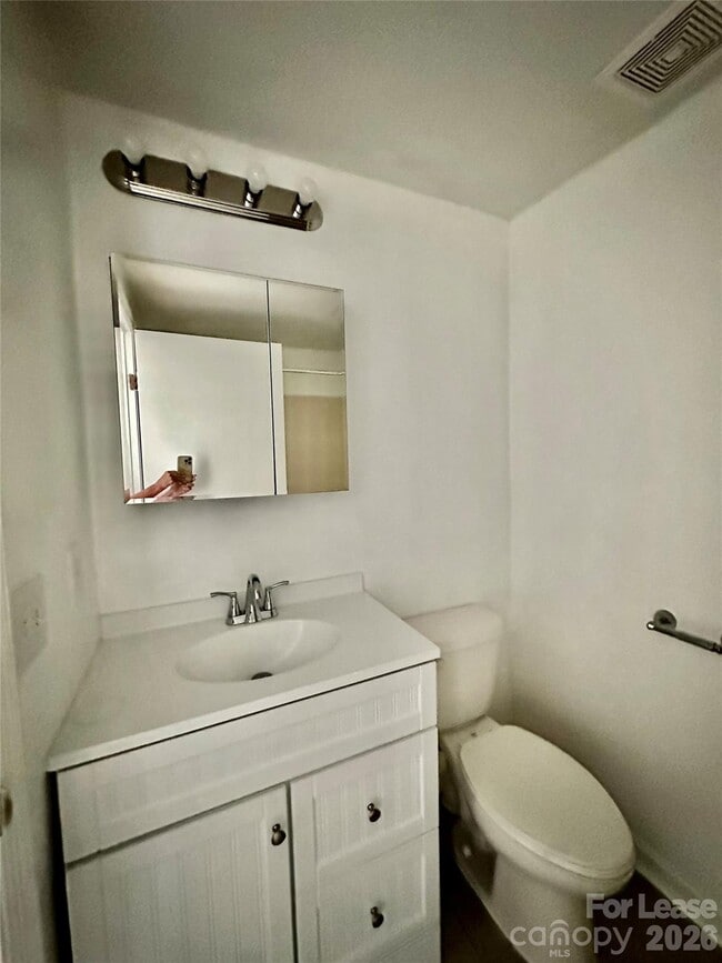 Building Photo - 1645 Arlyn Cir