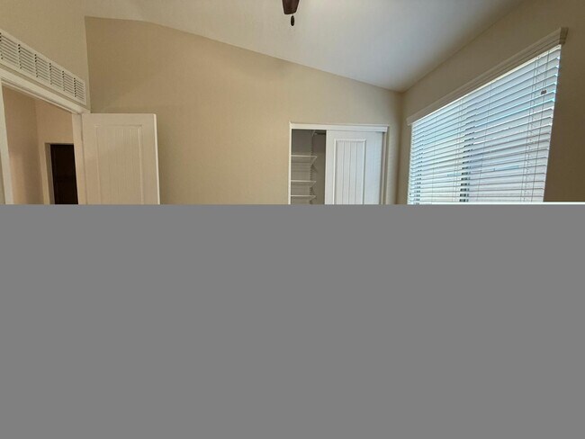 Building Photo - 2725 E Mine Creek Rd