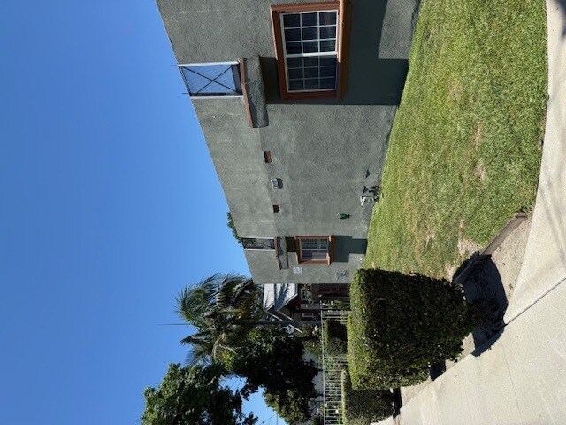 Building Photo - Clarkdale Apts