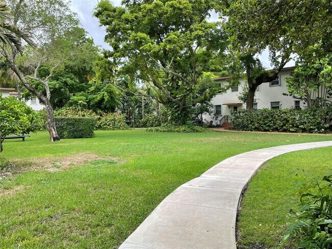 Building Photo - 7965 SW 57th Ave
