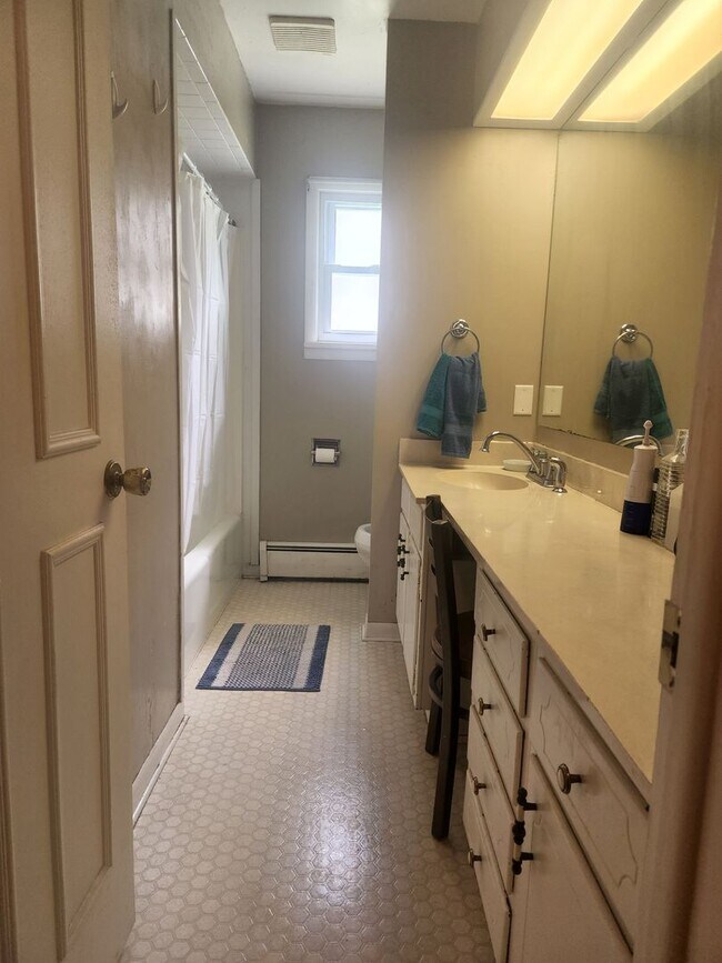 Building Photo - 319 N Warren Ave