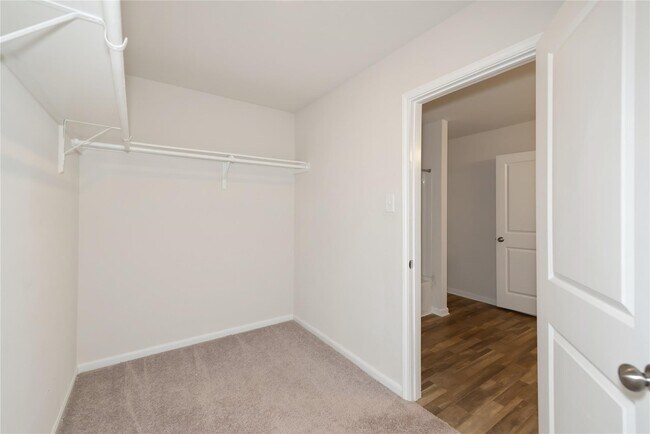 Building Photo - 15621 Briar Forest Dr