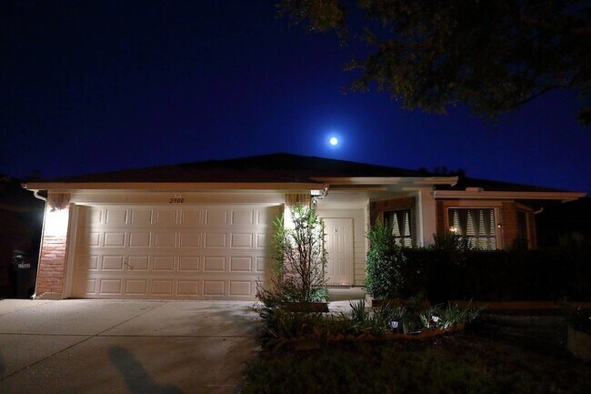 Building Photo - 2900 Bluffs Ct