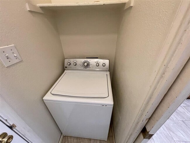 Building Photo - 8010 Willet Trail