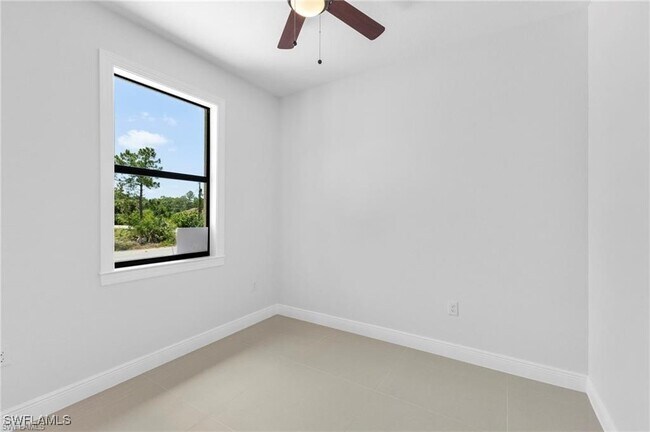 Building Photo - 1715 W 12th St