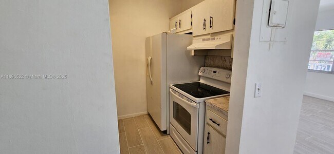 Building Photo - 230 SW 11th Ave