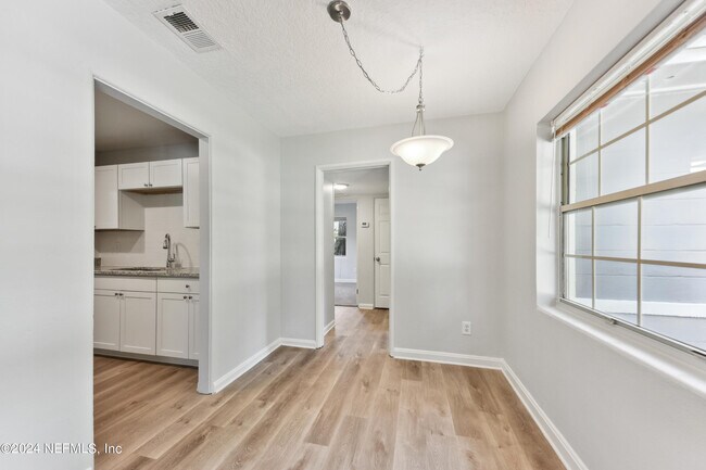 Building Photo - 3526 Formosa Dr