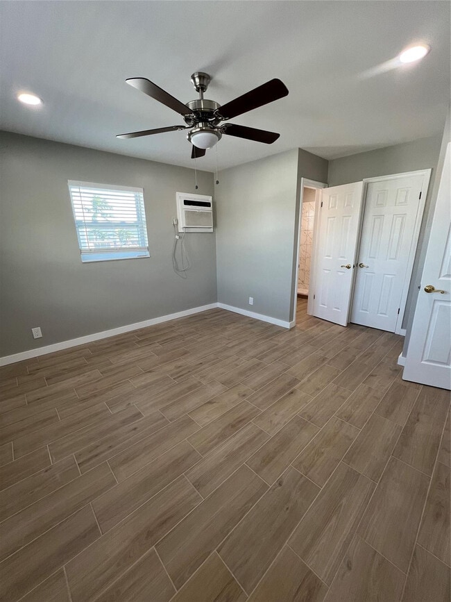 Building Photo - 2016 NE 17th Ct