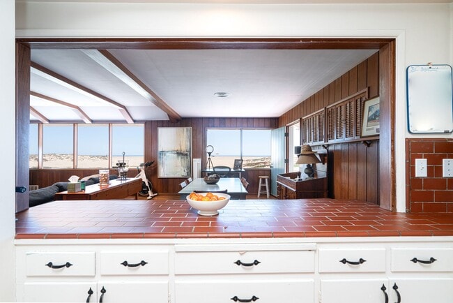 Building Photo - 2124 E Oceanfront