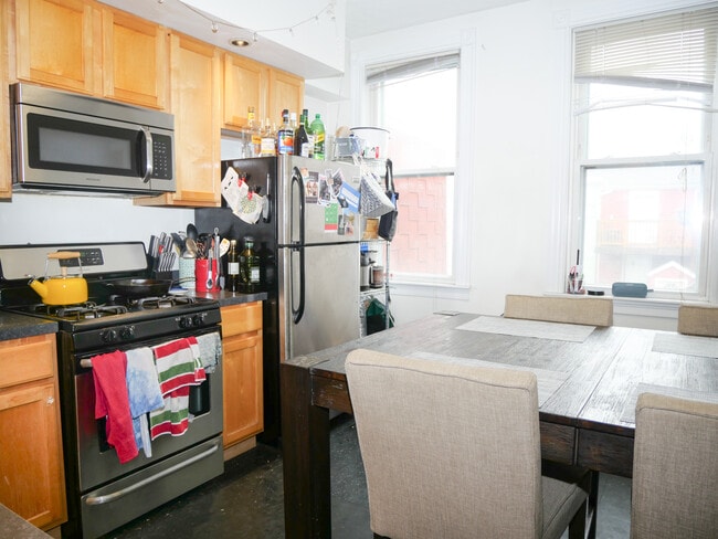 Building Photo - 237 W 3rd St