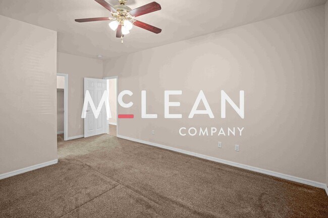 Building Photo - 3 Bed & 3 Bath Home with Private Pool & Spa