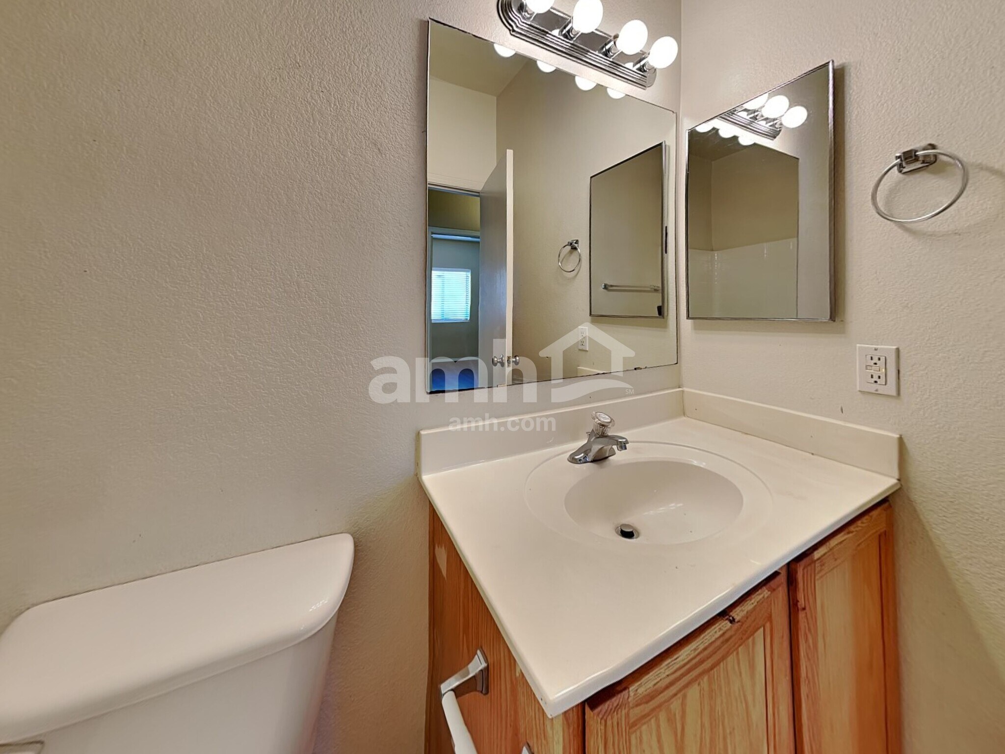 Building Photo - 7201 W Sunderland Ave