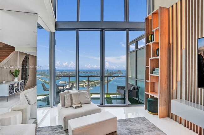 Building Photo - 1100 Biscayne Blvd