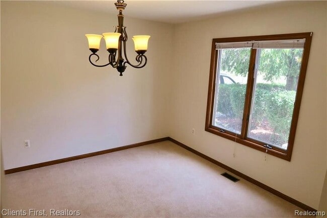 Building Photo - 7233 Oakwood Dr