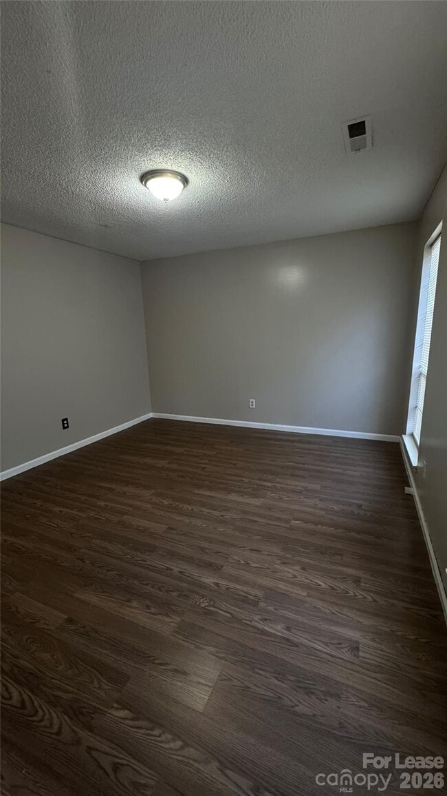 Building Photo - 2206 Killarney Pl