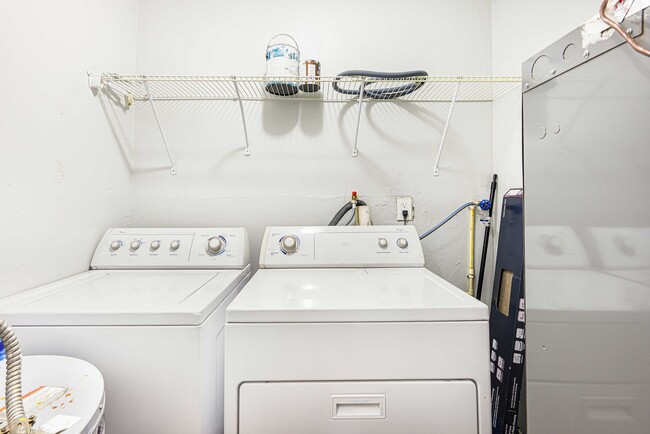 Building Photo - Charming 3-Bedroom Home with Renovated Int...