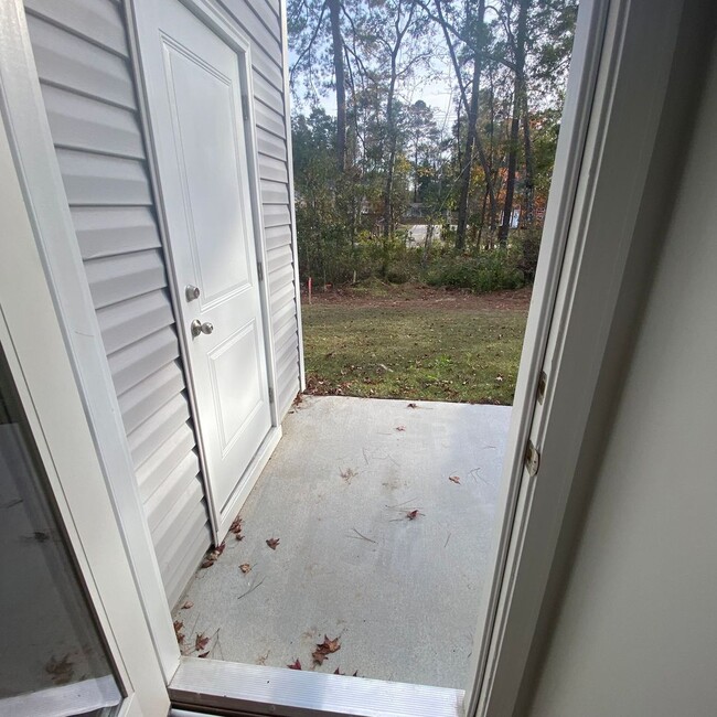 Building Photo - Brand New Townhome in The New Hampton Wood...