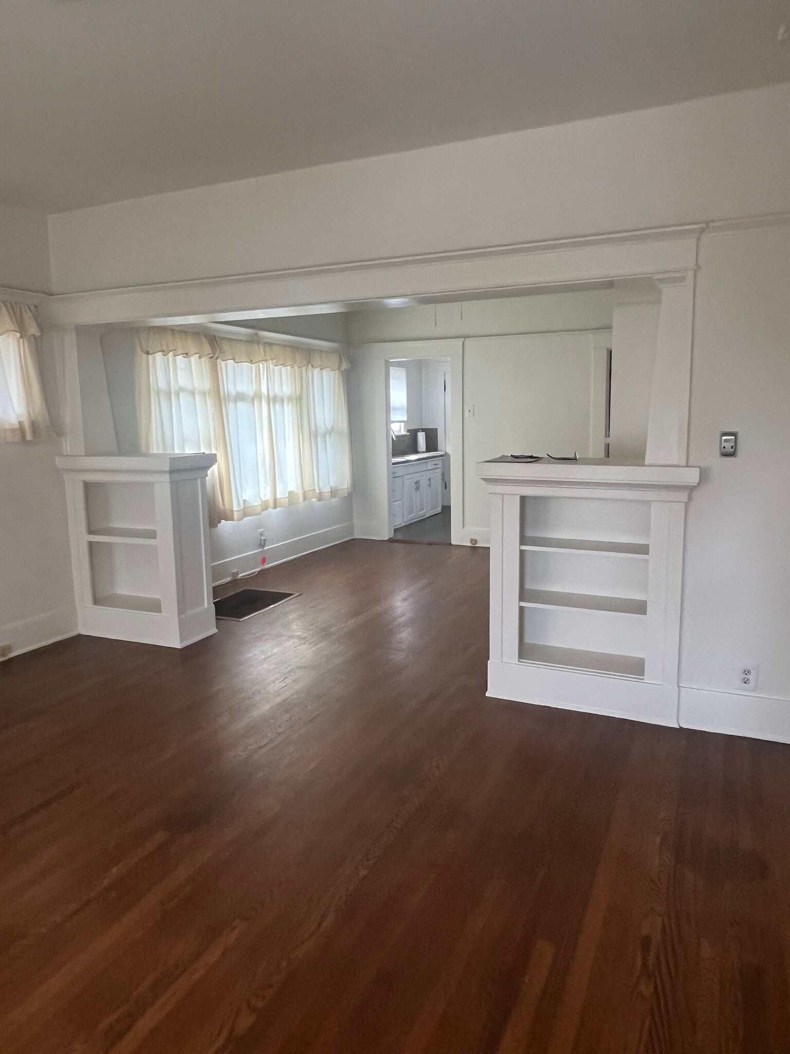 Building Photo - 640 W 16th St