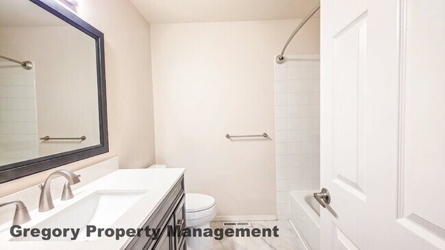 Building Photo - Light and Bright Home in the Desirable Upland View Neighborhood