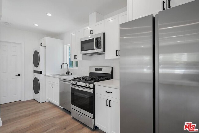 Building Photo - 508 E Palmer Ave