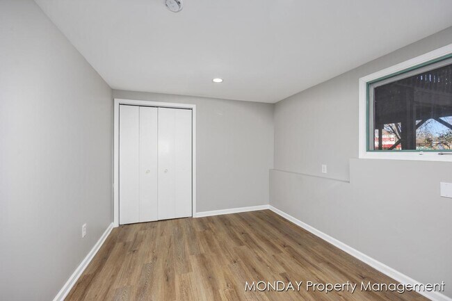 Building Photo - 945-947 Lancashire Ct - 947