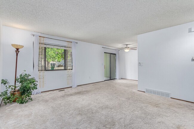 Building Photo - 1410 Bacchus Dr